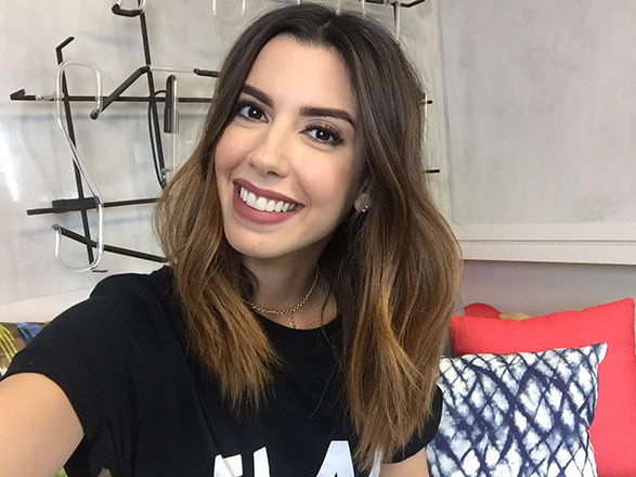 Blogueira Camila Coutinho lança seu primeiro livro
