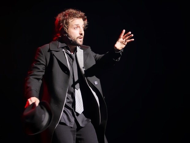 Gregório Duvivier encena 'Uma Noite na Lua'