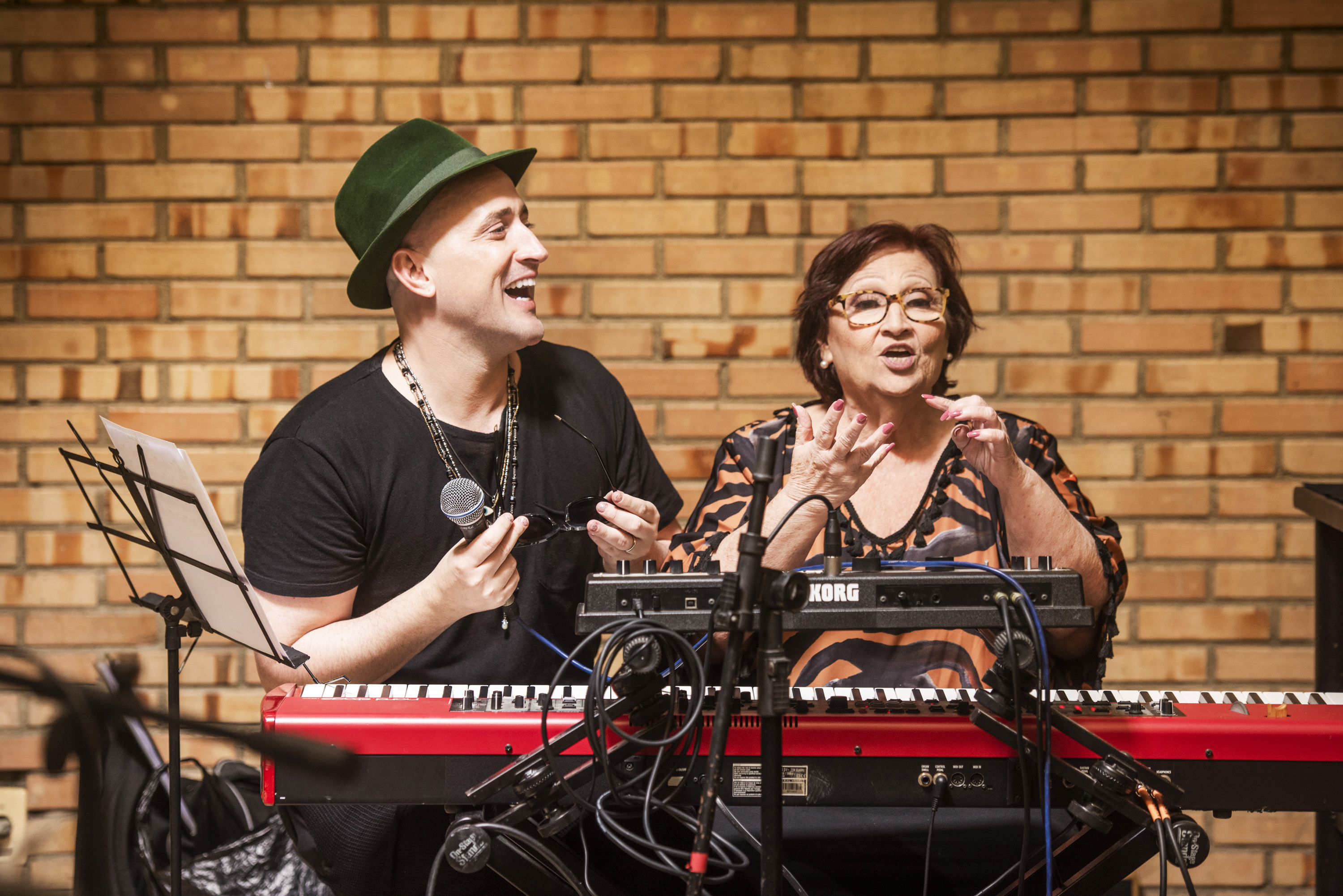Paulo Gustavo inicia turnê de show musical com sua mãe