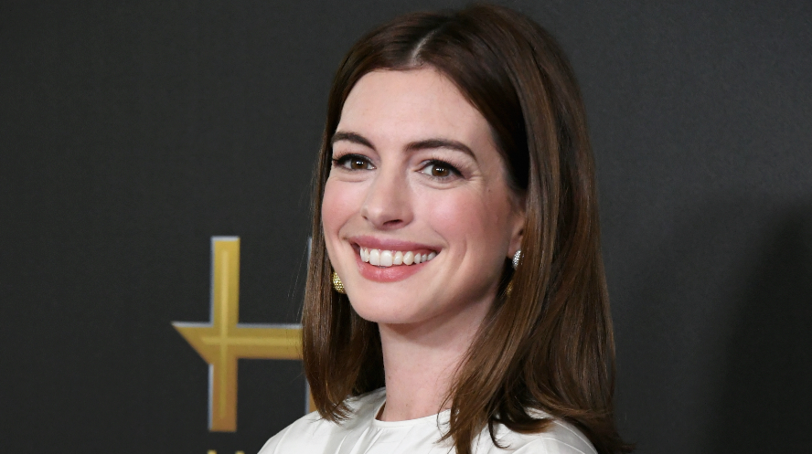 Anne Hathaway irá protagonizar 'Crianças Francesas Não Fazem Manha'