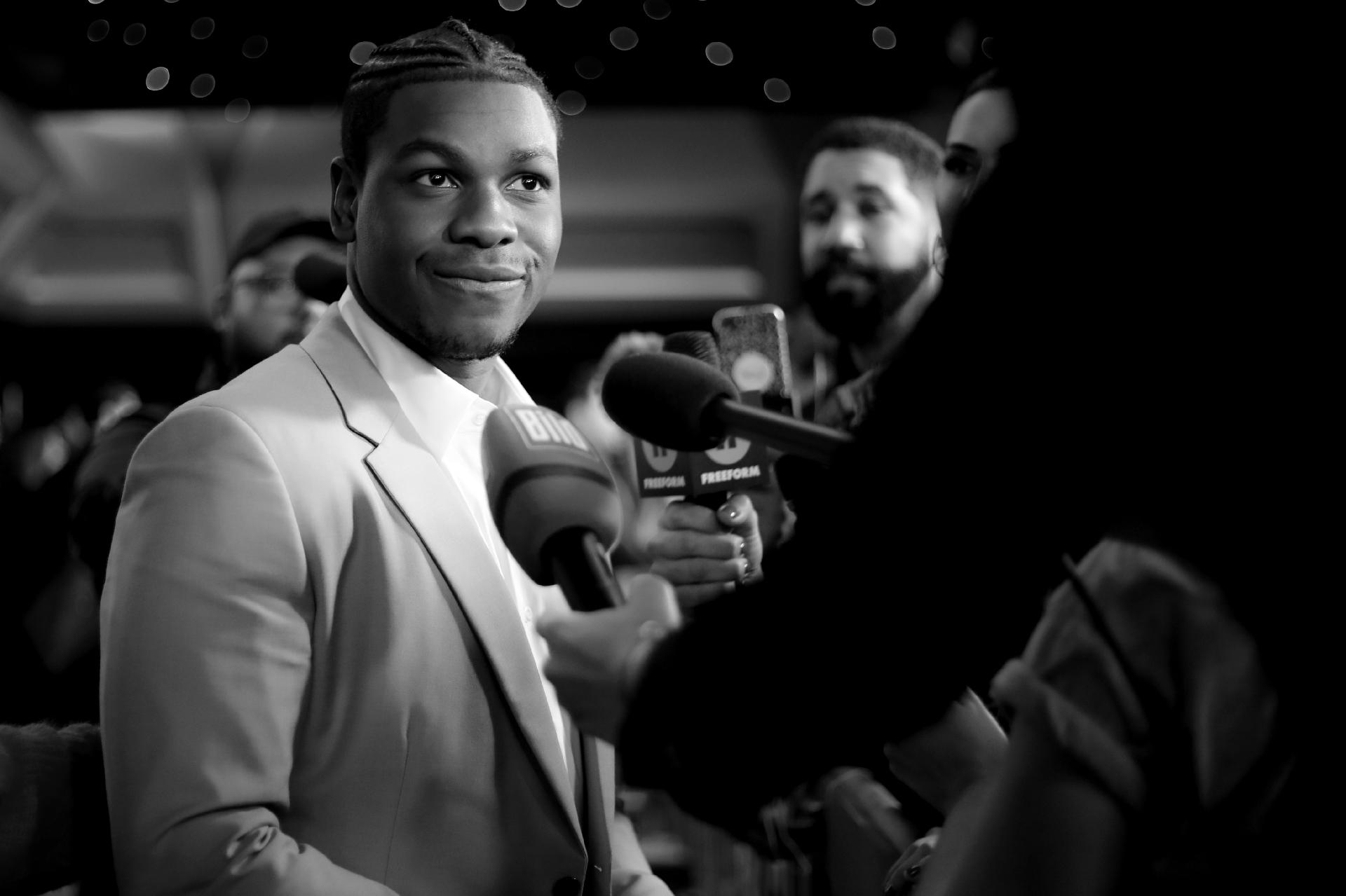 ''Star Wars'': John Boyega diz que Disney deu mais profundidade a personagens brancos