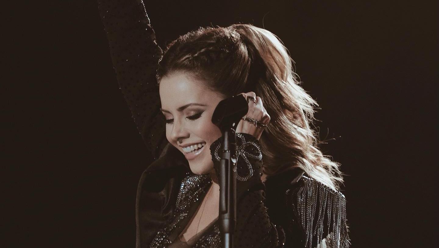 Sandy volta aos palcos com nova turnê e divulga datas para shows; veja agenda